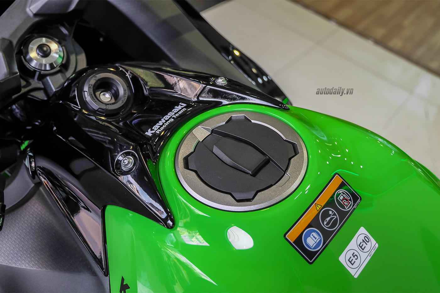 Cận cảnh Kawasaki Ninja 650 2018 phiên bản KRT đầu tiên tại Việt